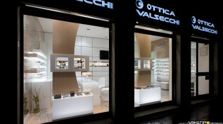 Arredamento Ottica - Progettazione su misura negozio ottica per Ottica Valsecchi